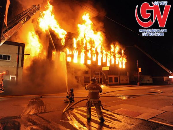 Cháy nổ luôn là một trong những nguy cơ tiềm ẩn và mang lại rất nhiều rủi ro thường xuyên chực chờ đe dọa chúng ta.