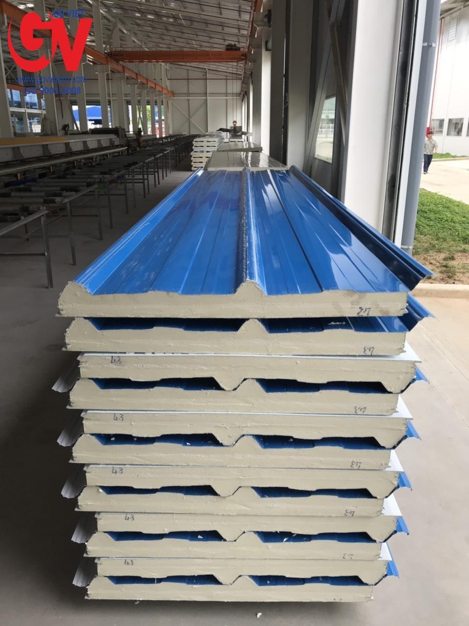 Tấm Panel PU Cách Nhiệt - Chống Cháy 9 Tấm panel PU dành cho mái (loại 3 sóng)