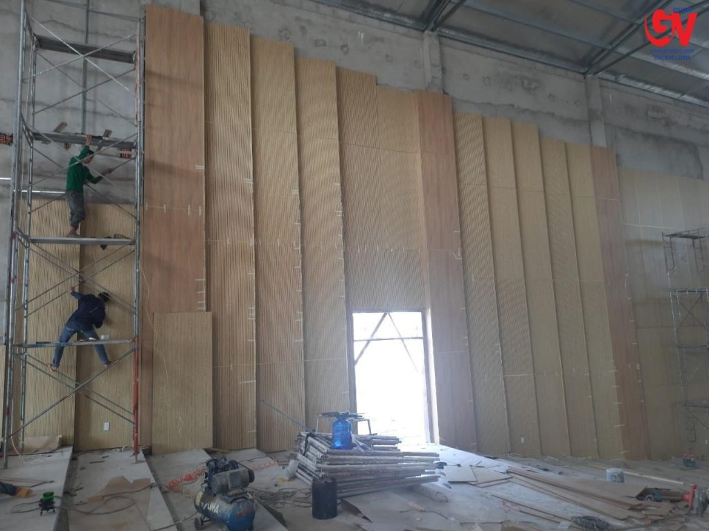 Nhà máy sản xuất gỗ tiêu âm TPHCM uy tín, chất lượng nhất 1 Gỗ tiêu âm là sản phẩm, là lựa chọn không thể thiếu đối với các tiêu chí xây dựng hiện nay