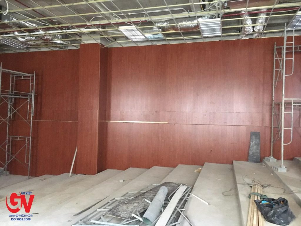 Nhà máy sản xuất gỗ tiêu âm TPHCM uy tín, chất lượng nhất 2 Nên cũng chính vì thế mà gỗ tiêu âm được ứng dụng rộng rãi với hầu hết các công trình