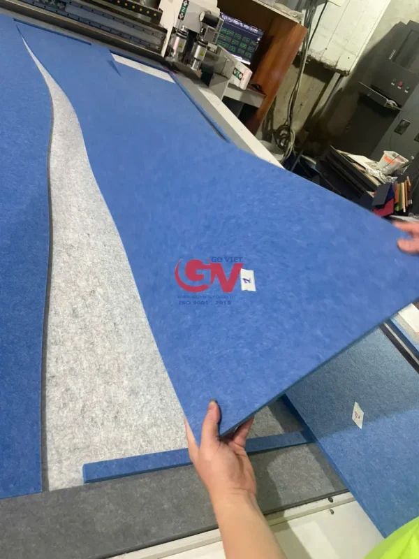 Tấm Tiêu Âm Acoustic Sonic Là Gì? Thông Số Kỹ Thuật Và Ứng Dụng Thực Tế 3 Gia công cắt CNC tấm tiêu âm Sonic tại xưởng sản xuất Govietpro