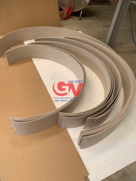 Cách lắp tấm tiêu âm polyester lên bề mặt cong đúng kỹ thuật, hiệu quả cao