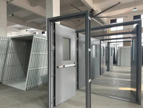 Cửa thép chống cháy có ô kính Gỗ Việt và những ưu điểm nổi bật 3 Cửa thép chống cháy có ô kính sản xuất theo yêu cầu