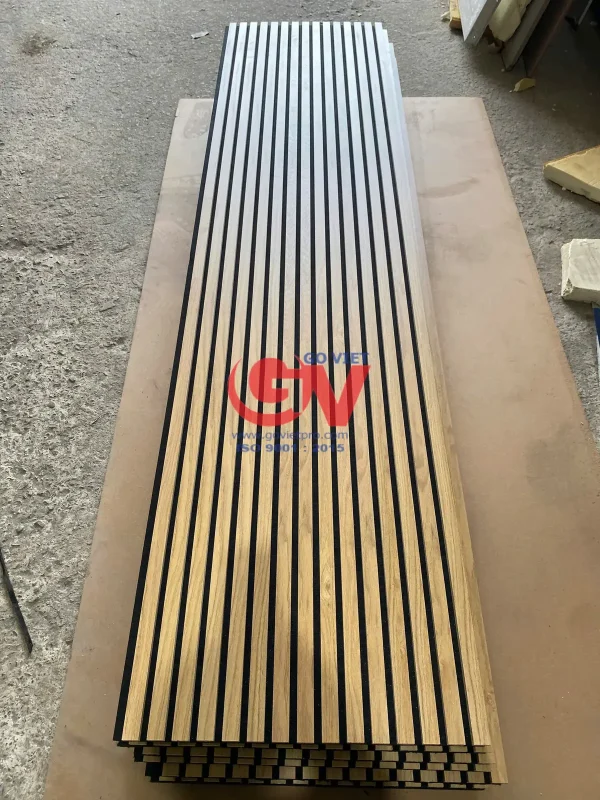Tấm lam Sonic vân gỗ sáng thành phẩm nhìn từ trên xuống