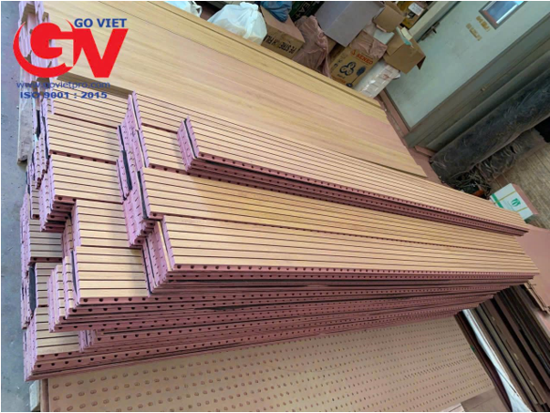 Sản xuất và thi công vách tiêu âm vân gỗ chống cháy, chống ẩm 