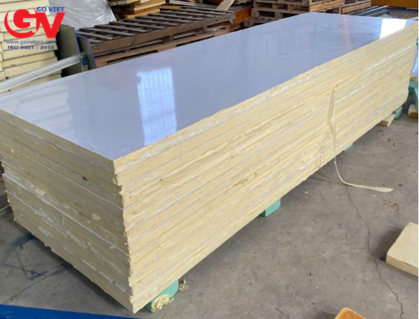 gia-tam-panel-pvc-khang-axit