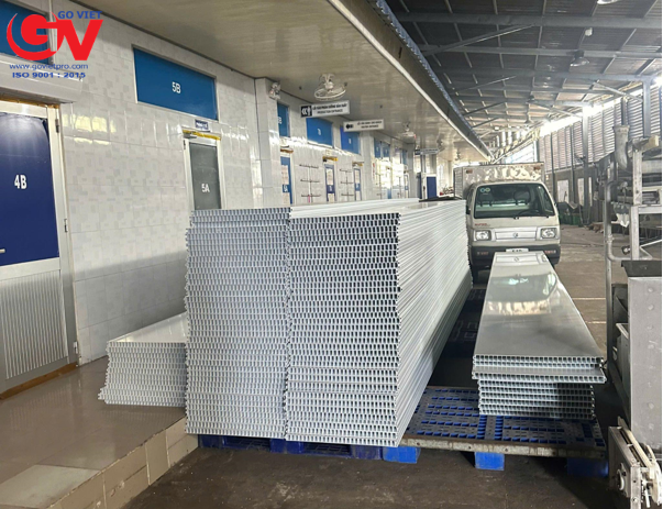 gia-tam-panel-pvc-khang-axit