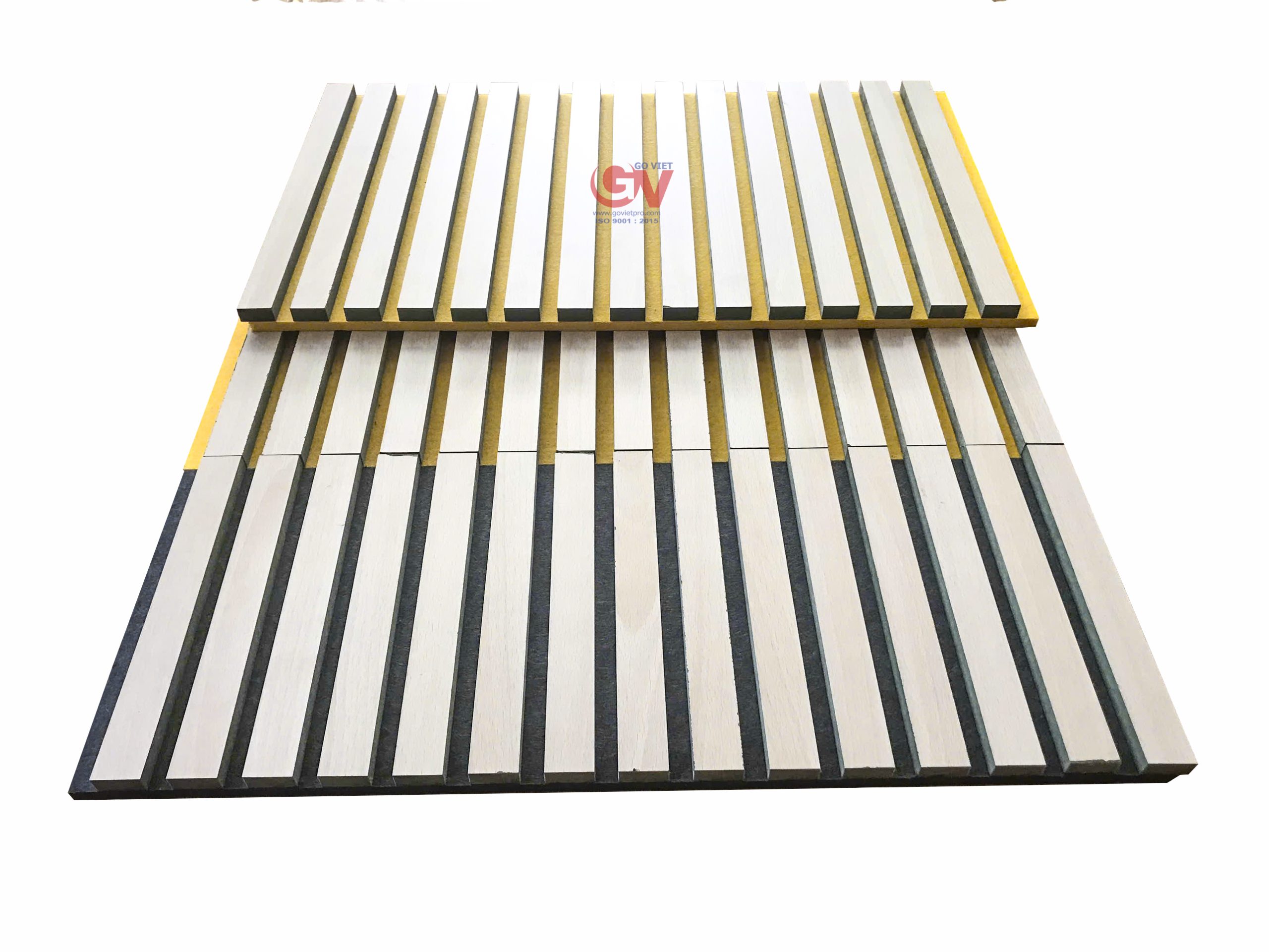 So sánh bề mặt hoàn thiện của lam sóng MDF và lam nhựa giả gỗ