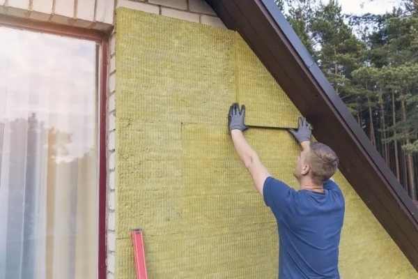Thi công lắp đặt bông khoáng Rockwool cách âm tiêu âm cho vách và trần phòng thu âm Podcast