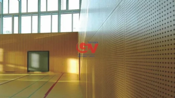 Mẫu vách gỗ tiêu âm đục lỗ cao cấp cho nhà thi đấu đa năng và sân thể thao của Gỗ Việt