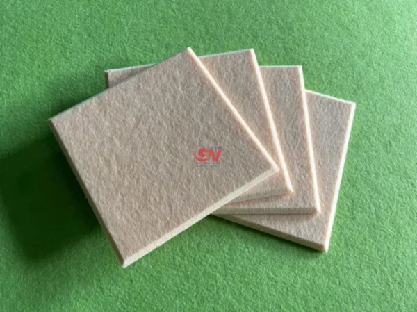 so-sanh-polyester-fiber-va-wood-wool