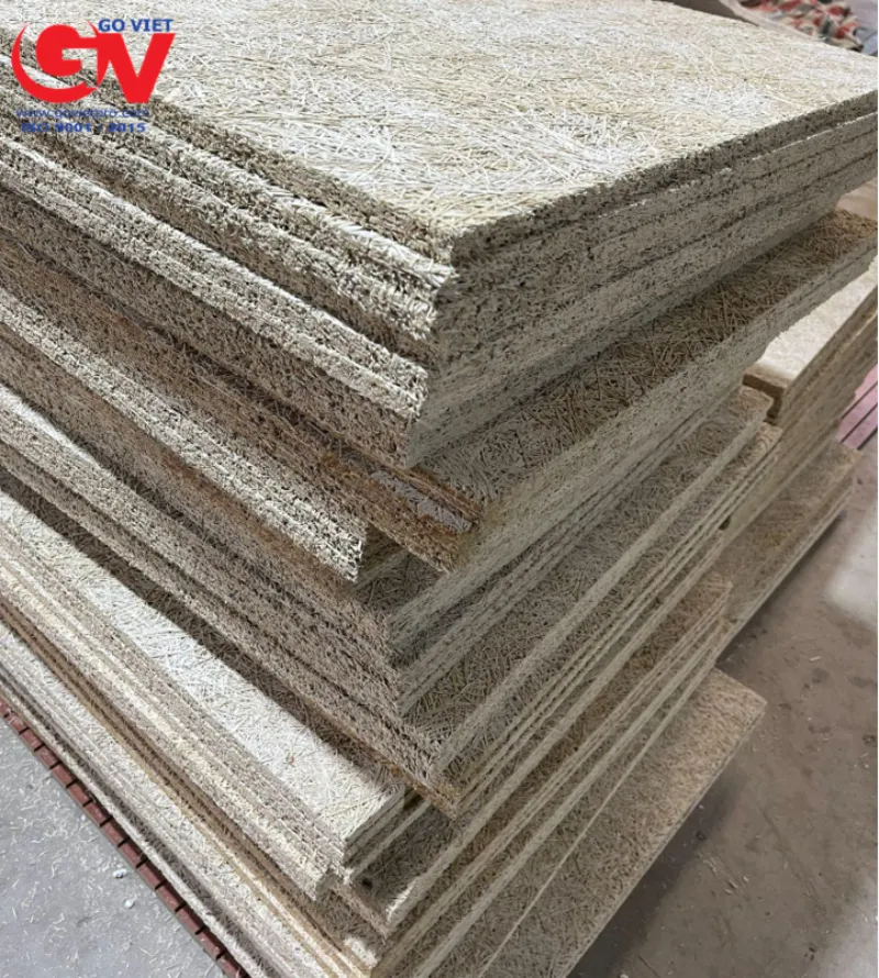 so-sanh-polyester-fiber-va-wood-wool