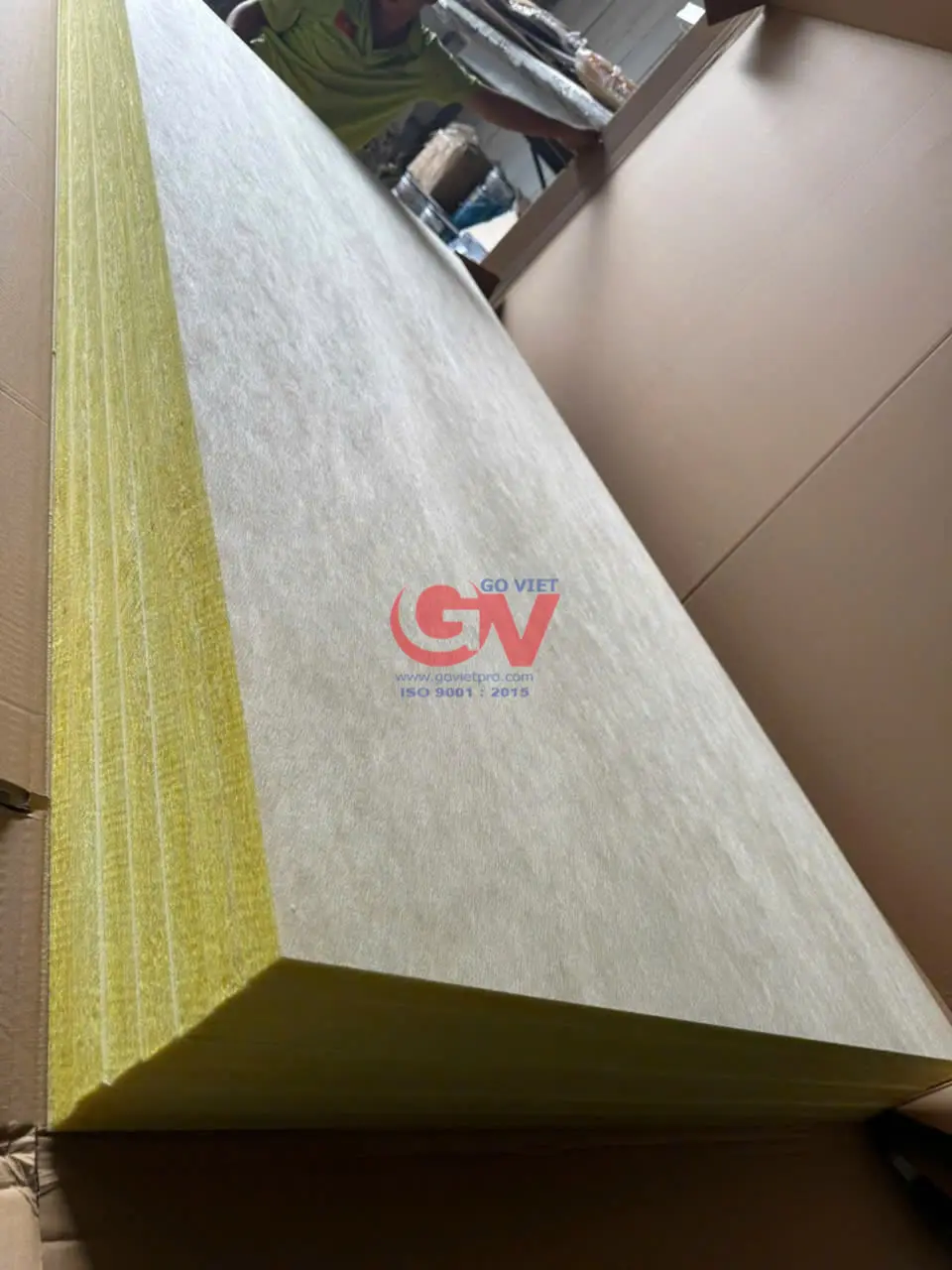 Kiểm tra chi tiết mặt cắt tấm bông thủy tinh tiêu âm Glasswool