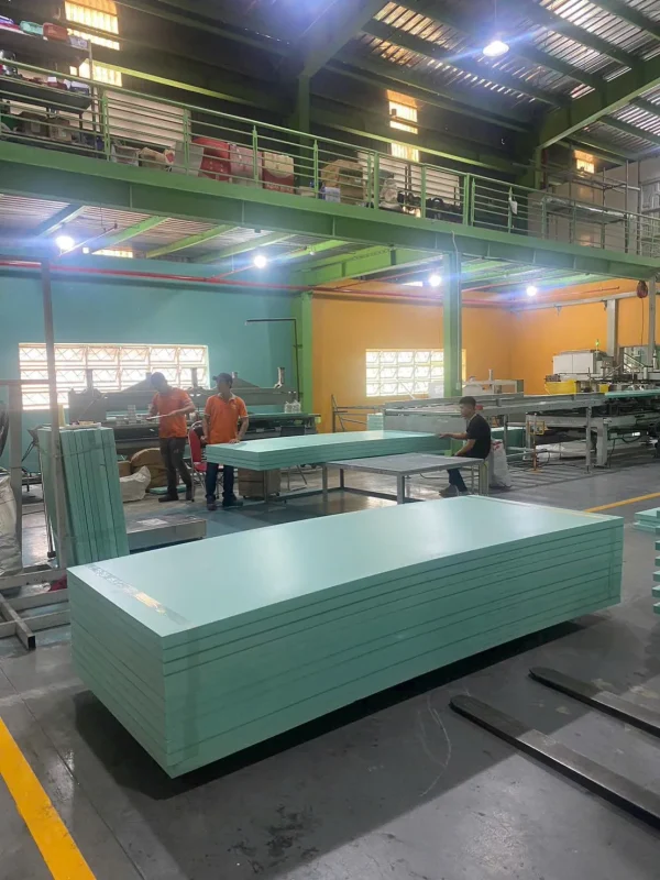 Xưởng sản xuất tấm cách âm thân thiện môi trường tại nhà máy Gỗ Việt